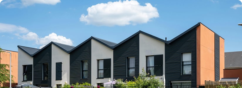 Un ensemble de propriétés immobilières dans un quartier d'habitation